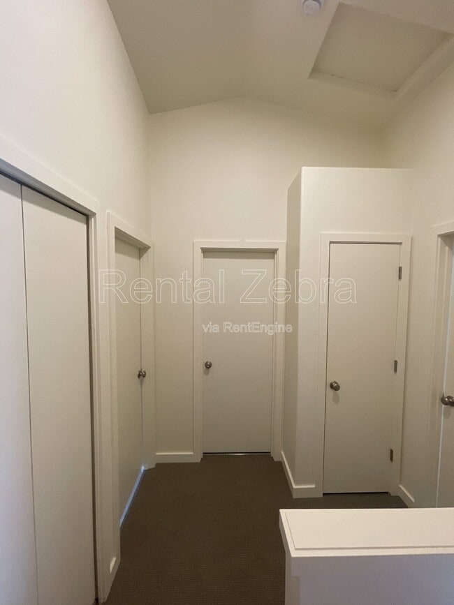 Building Photo - 6702 SE 80th Ave