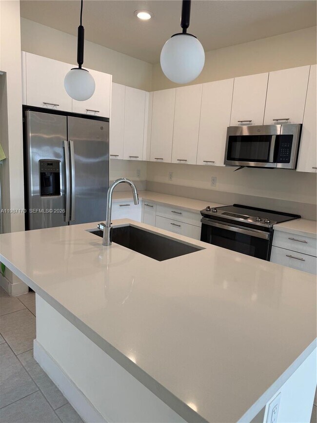 Building Photo - 8167 NW 41st St