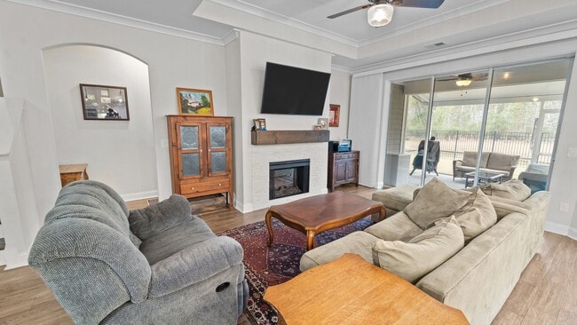 Building Photo - Spacious 6-Bedroom Waterfront Home in Richmond Hill, GA