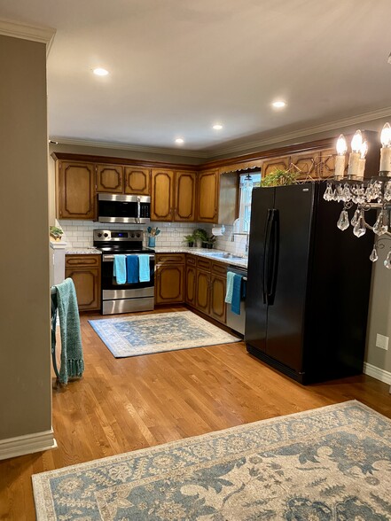 fully equipped kitchen - 3012 Bristol NW Ct