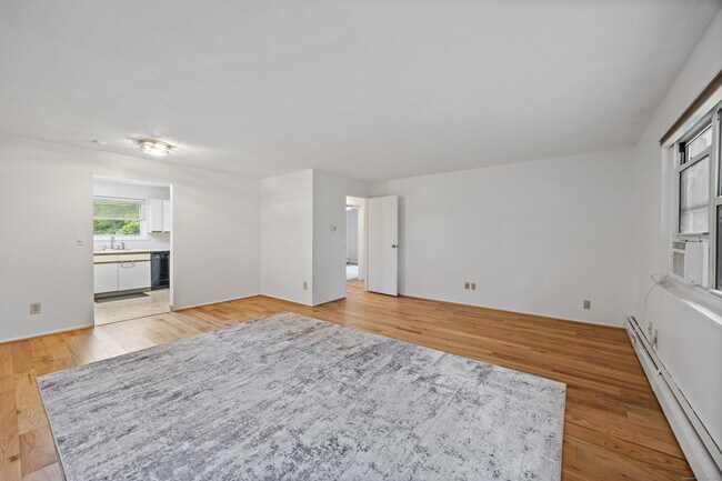 Building Photo - 486 Oak Ave