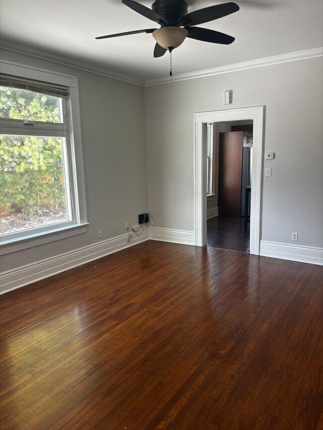 Building Photo - 1007 Lake Ave