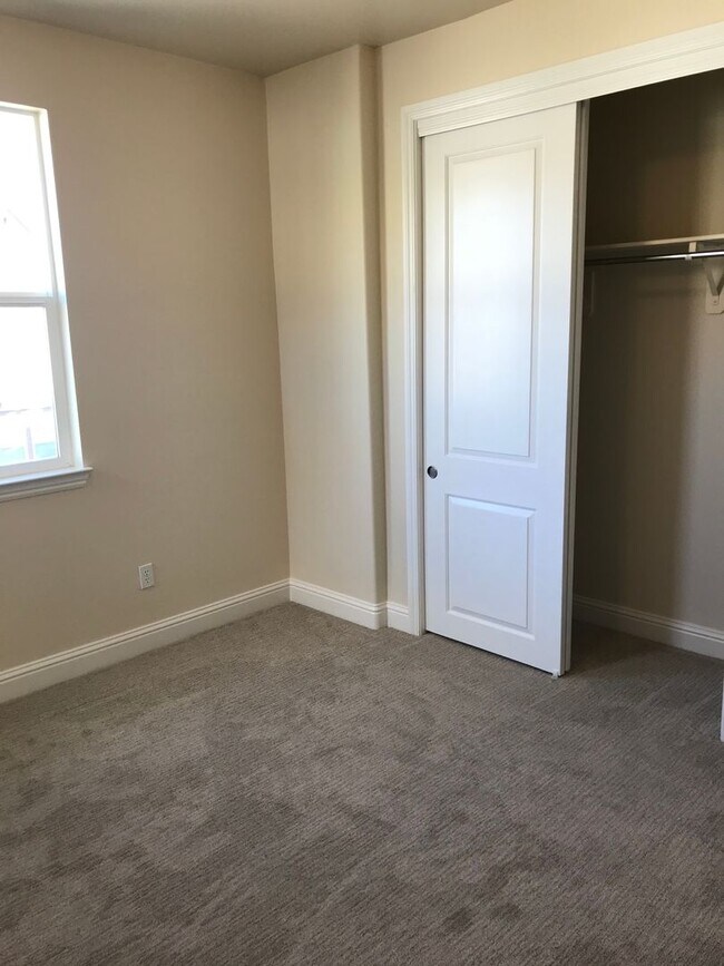 Building Photo - Two Story Home in Somersett Vue Community
