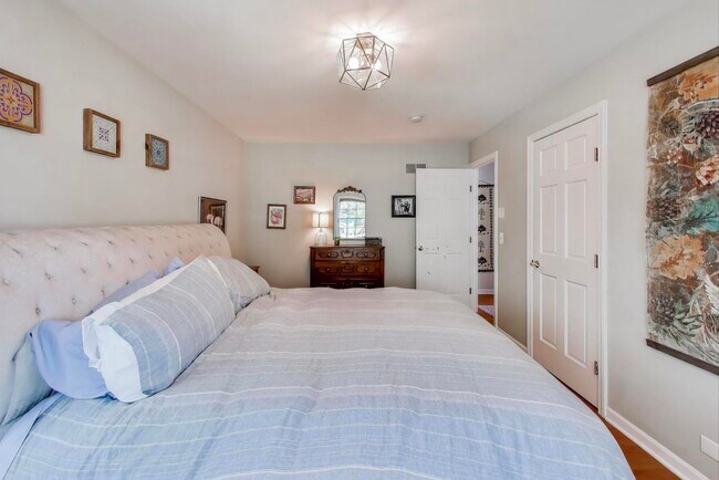 Building Photo - 21301 N Woodland Ave