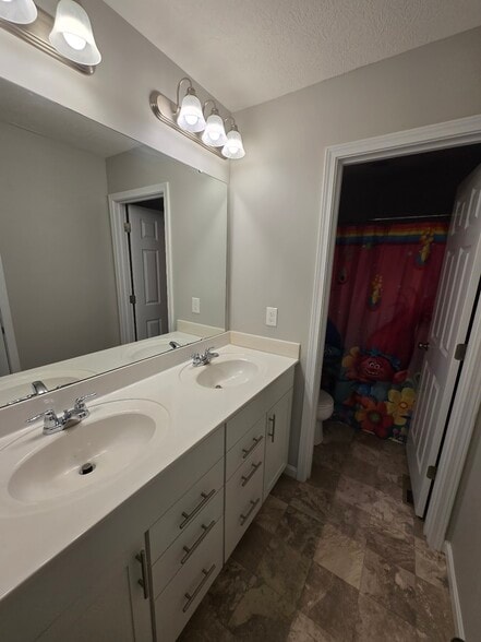 Building Photo - 6885 Charlestown Ln