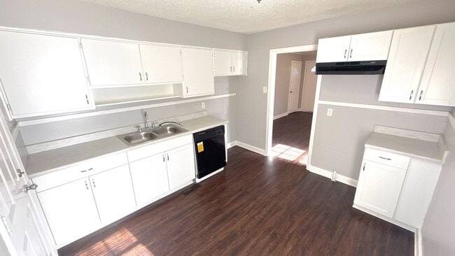 Building Photo - 1937 N Graham St