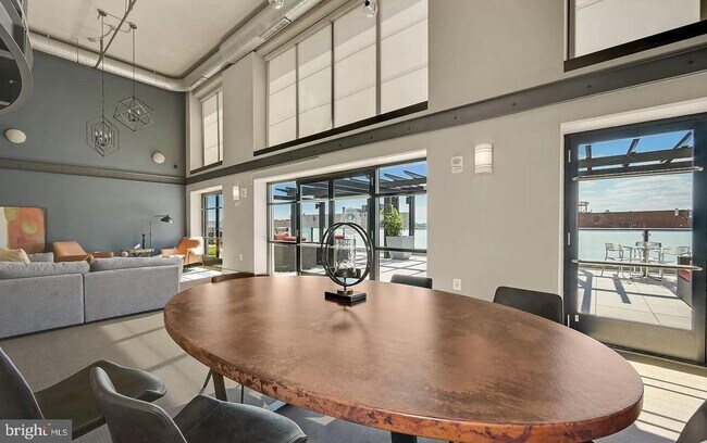 Building Photo - 1133 14th St NW