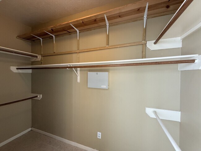 Building Photo - 3411 Ashfield Dr