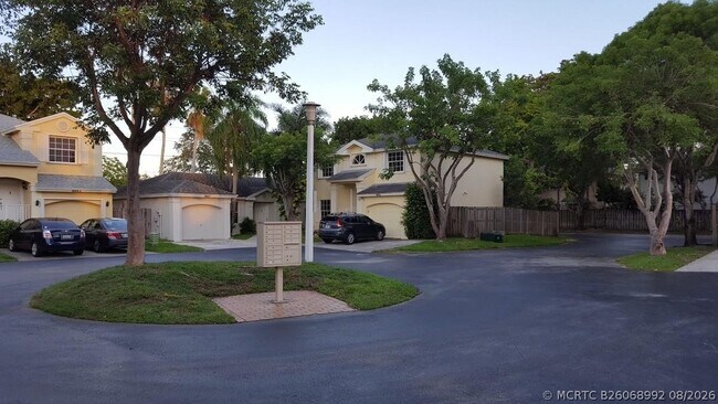 Building Photo - 9851 SW 117th Ct