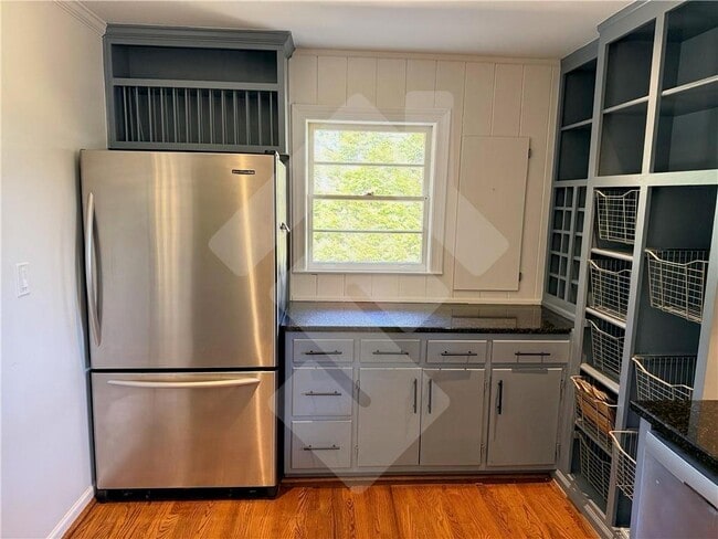 Building Photo - 140 Spring Dr