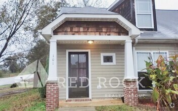 Building Photo - Great Two Bedroom Two Bath Townhome in Cal...