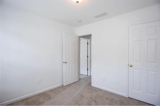 Building Photo - 3967 Howell Park Rd
