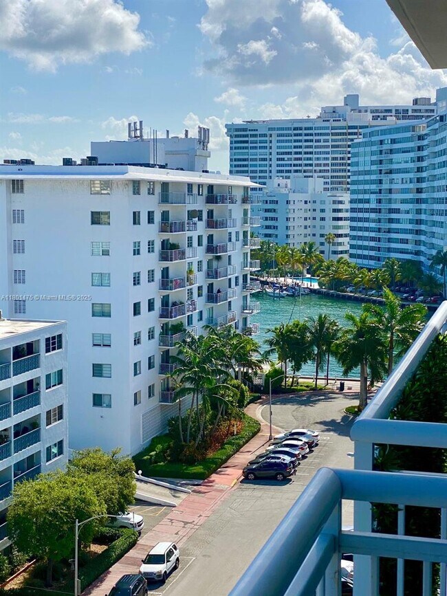 Building Photo - 1345 Lincoln Rd