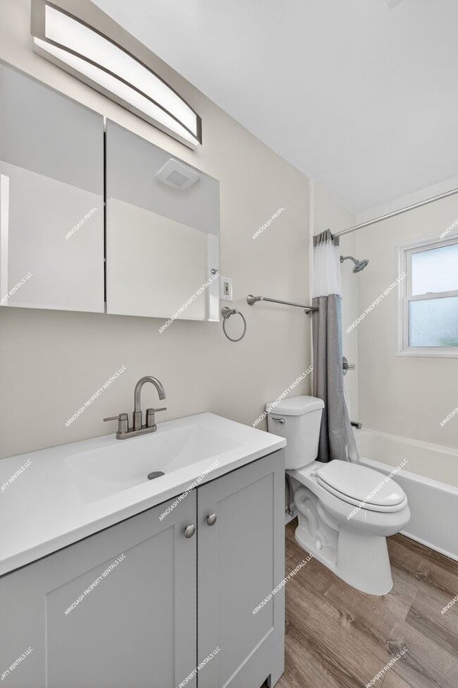 Building Photo - Rare Rental Opportunity! Fully Renovated 3-bedroom, 2-bath Brick Ranch in Farmington Hills!
