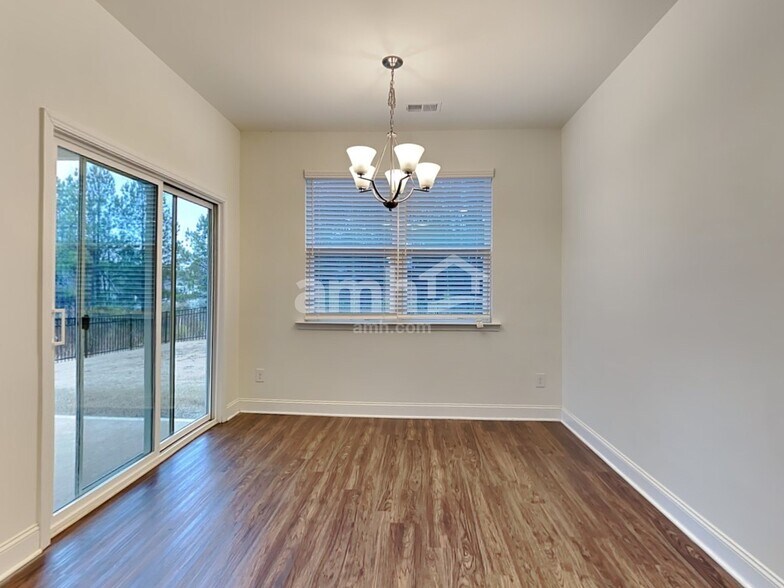 Building Photo - 2854 Chapel Hill Rd