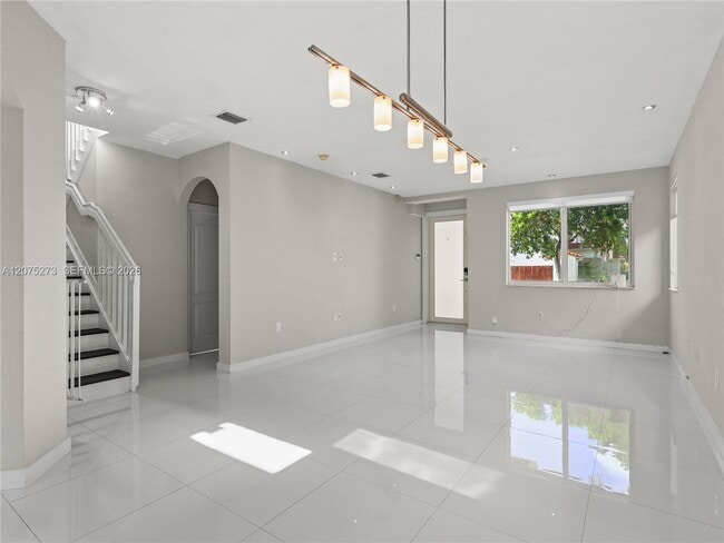 Building Photo - 15392 SW 25th Terrace