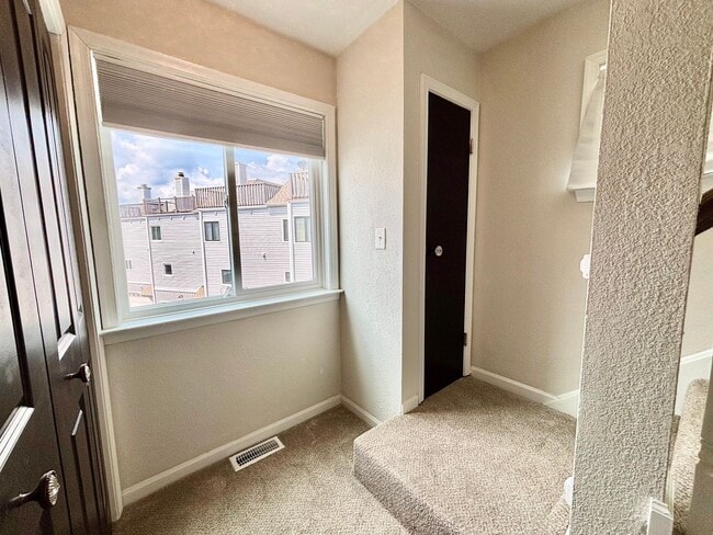 Building Photo - Stunning Condo Near Chesapeake Bay