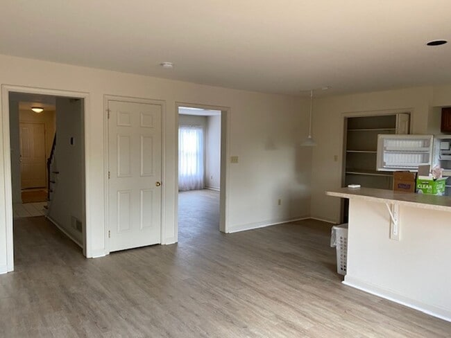 Building Photo - 3 bedroom 4 bathroom home in Lancaster tow...