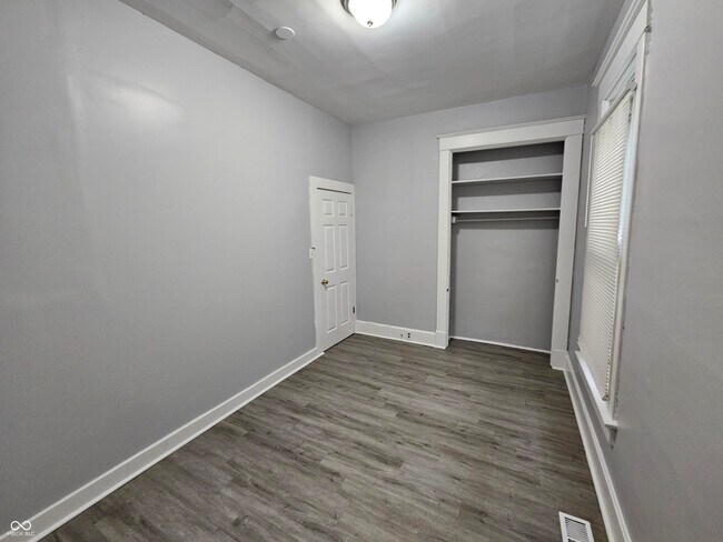 Building Photo - 224 Iowa St