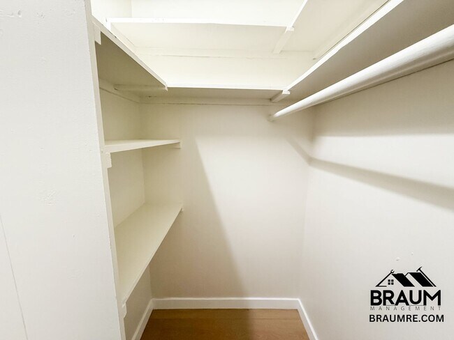 Building Photo - 4404 Stern Ave