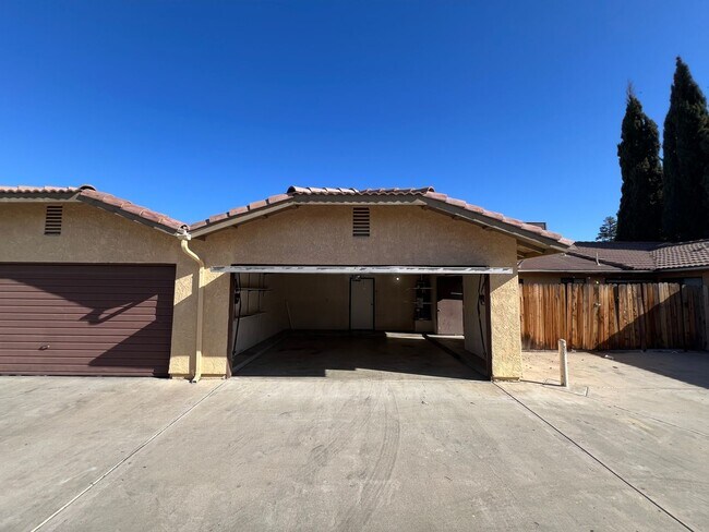 Building Photo - 8609 Lyn River Ct