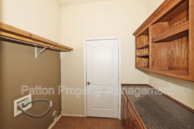 Building Photo - 6205 Janae St