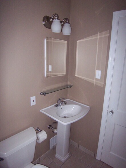 Bath - 4442 Caroline Ave