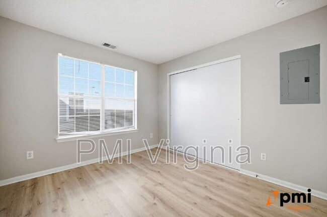 Building Photo - 417 Adkins Arch