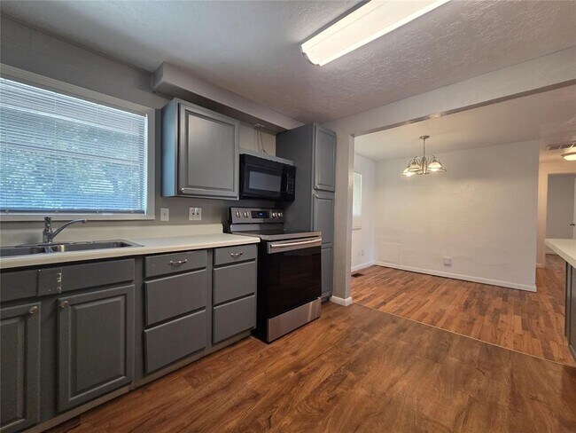Building Photo - 1005 SW 53rd St