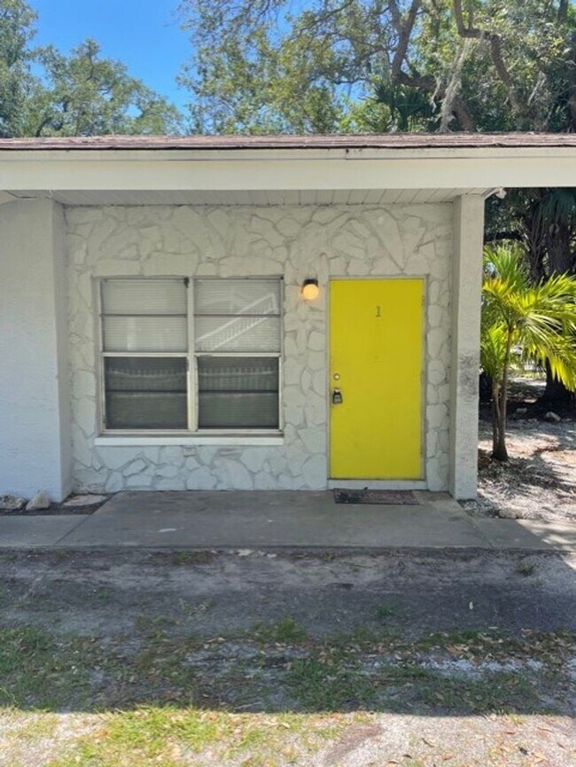 Building Photo - 419 Pineapple St