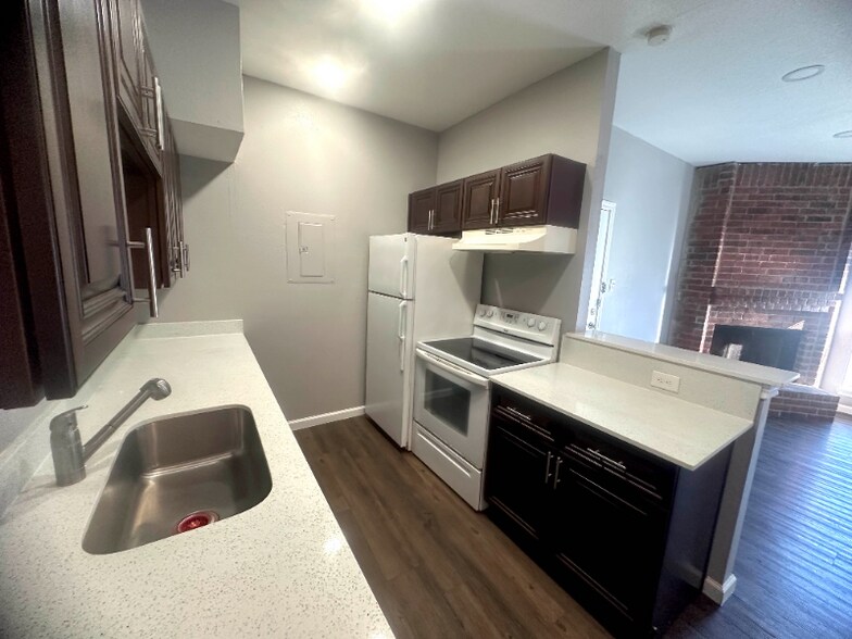 Building Photo - 8800 Westplace Dr