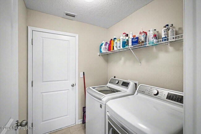 Building Photo - 4948 Big Pine Dr