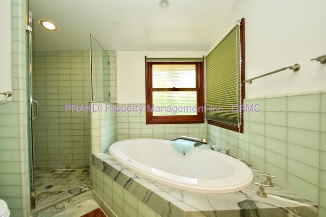 Building Photo - 63 Glen Dr