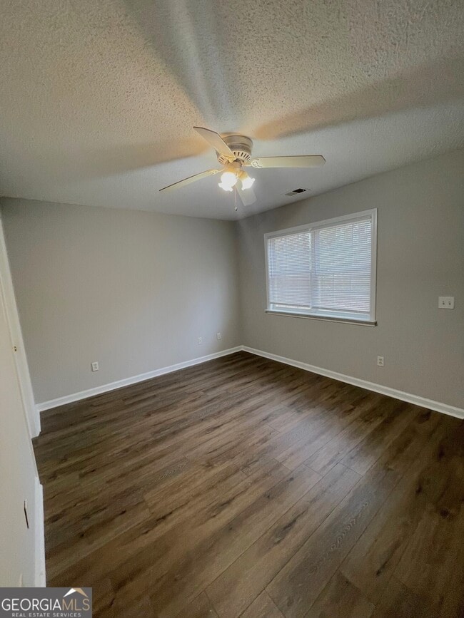 Building Photo - 119 Magnolia St