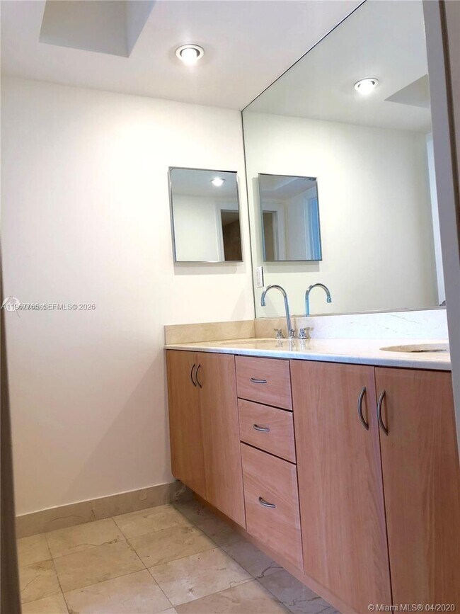 Building Photo - 6917 Collins Ave