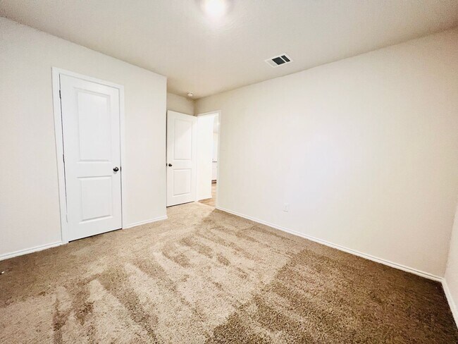 Building Photo - Modern 1-Story Home with Open Floor Plan & Spacious Backyard