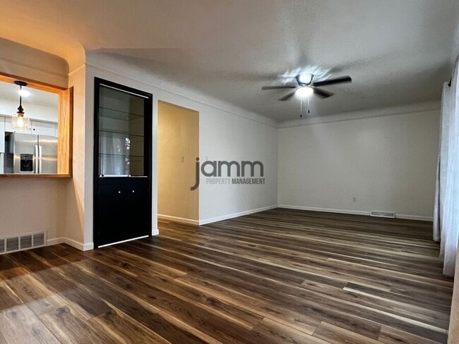 Building Photo - 2702 Grovewood Ave