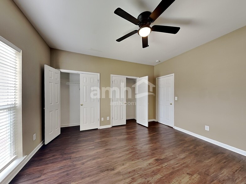 Building Photo - 423 Brownstone St