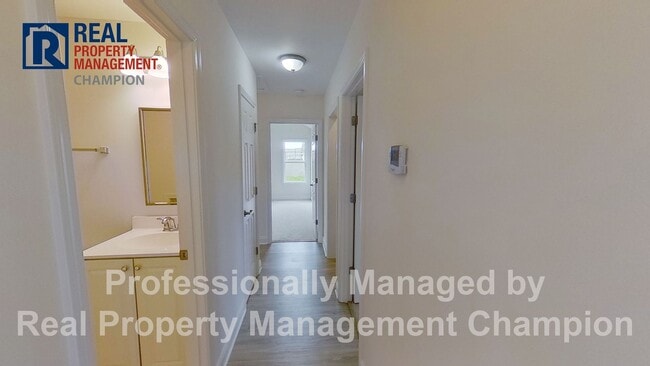 Building Photo - Welcoming Home in Courtney Pines w/Fenced Yard