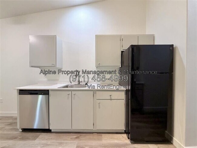 Building Photo - 10010 SW 125th Ave