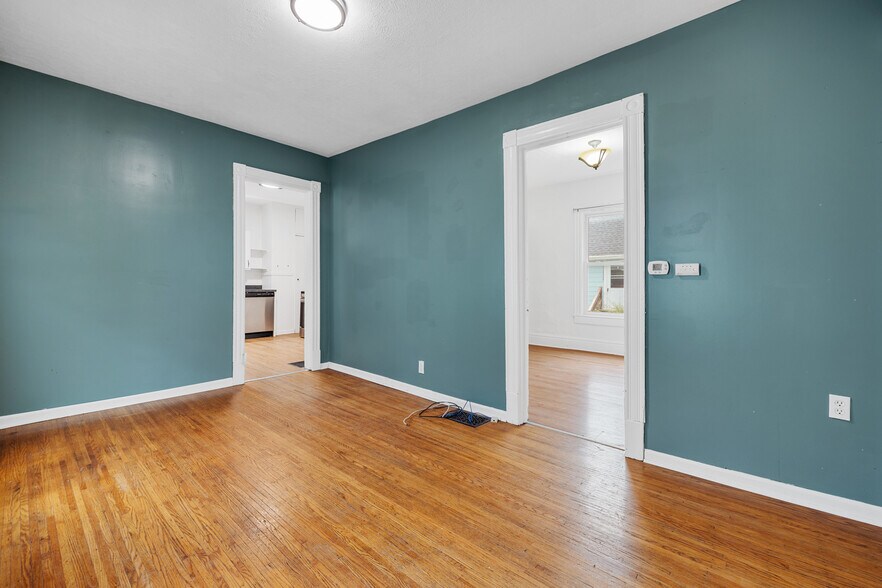 Building Photo - 253 Benton St