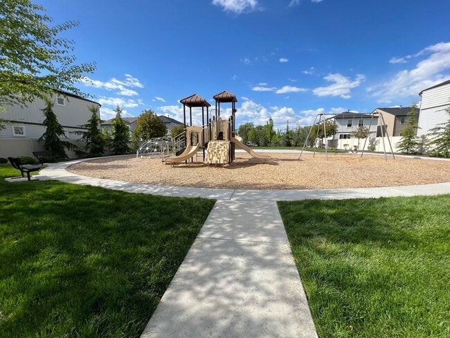 Building Photo - Beautiful 4 bed 2.5 bath Blackrock home in the Verado Subd just off N Locust Grove and Ustick Rd