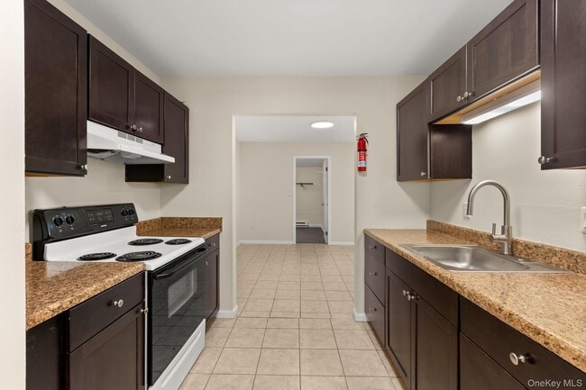 Building Photo - 500 NY-299