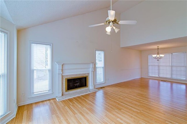Building Photo - 3503 Pine Grove Dr