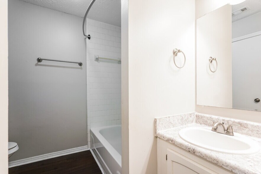 Building Photo - 609 Steven Dr