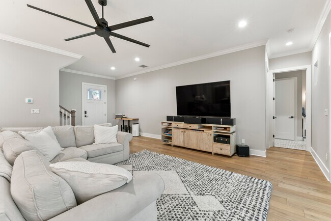 Building Photo - 3314 W Villa Rosa St