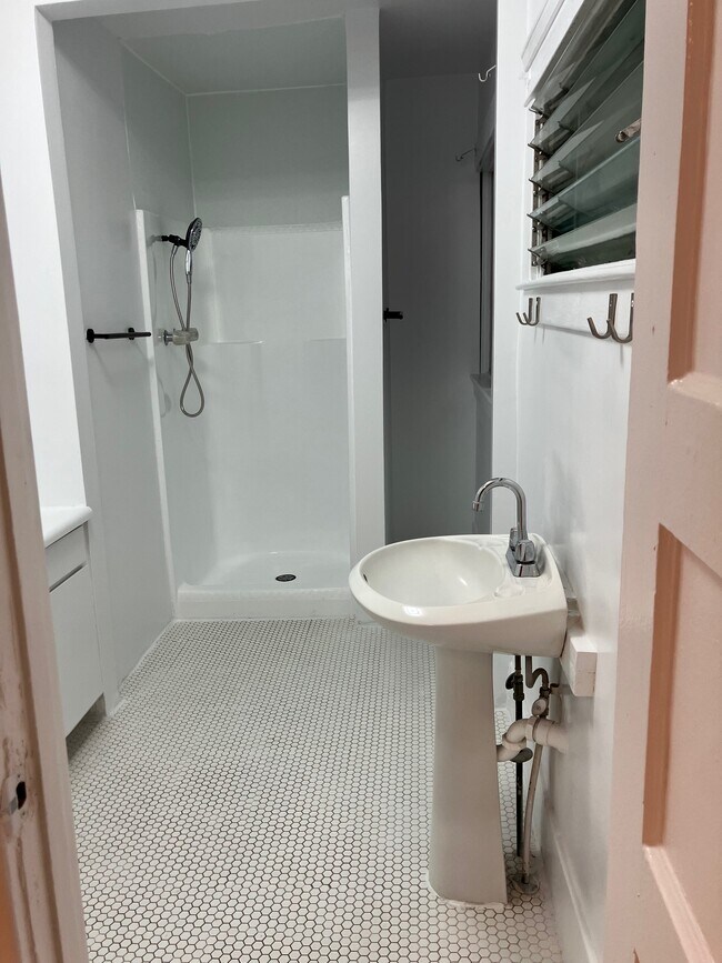 Building Photo - 622 N La Fayette Park Pl