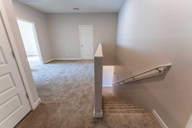 Building Photo - 432 S 32nd St