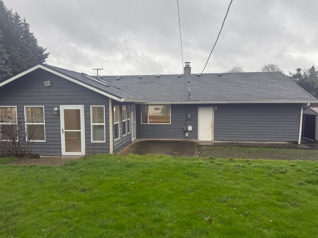 Building Photo - Charming 3 Bedroom with a Living Room, Sun Room,Huge Fenced Yard & More!