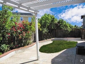 Building Photo - 431 E Legacy Dr